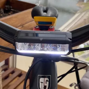 Ontvangen waterdichte fietslamp fiets voorlamp van klant R***r.